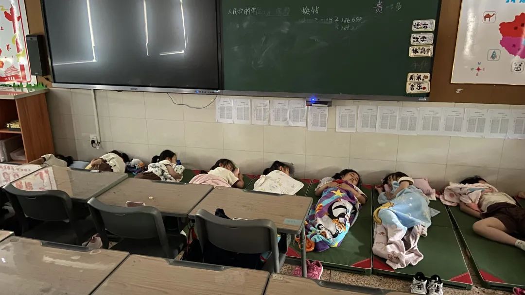 萧山|解锁新的午睡姿势，萧山不少学校开启“躺睡”模式！