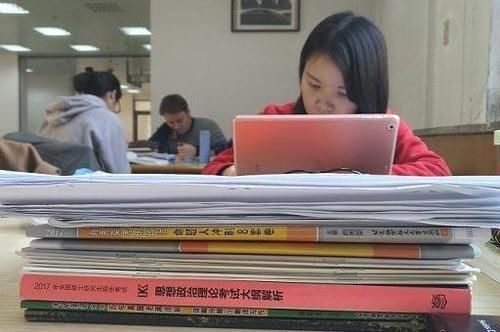 大学生常说“考研读博”，当面临读博的时候，大学生却望而却步