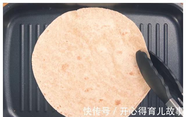 分享一款芝士香肠卷,鲜香味美,营养丰富,是家中孩子爱吃的早餐