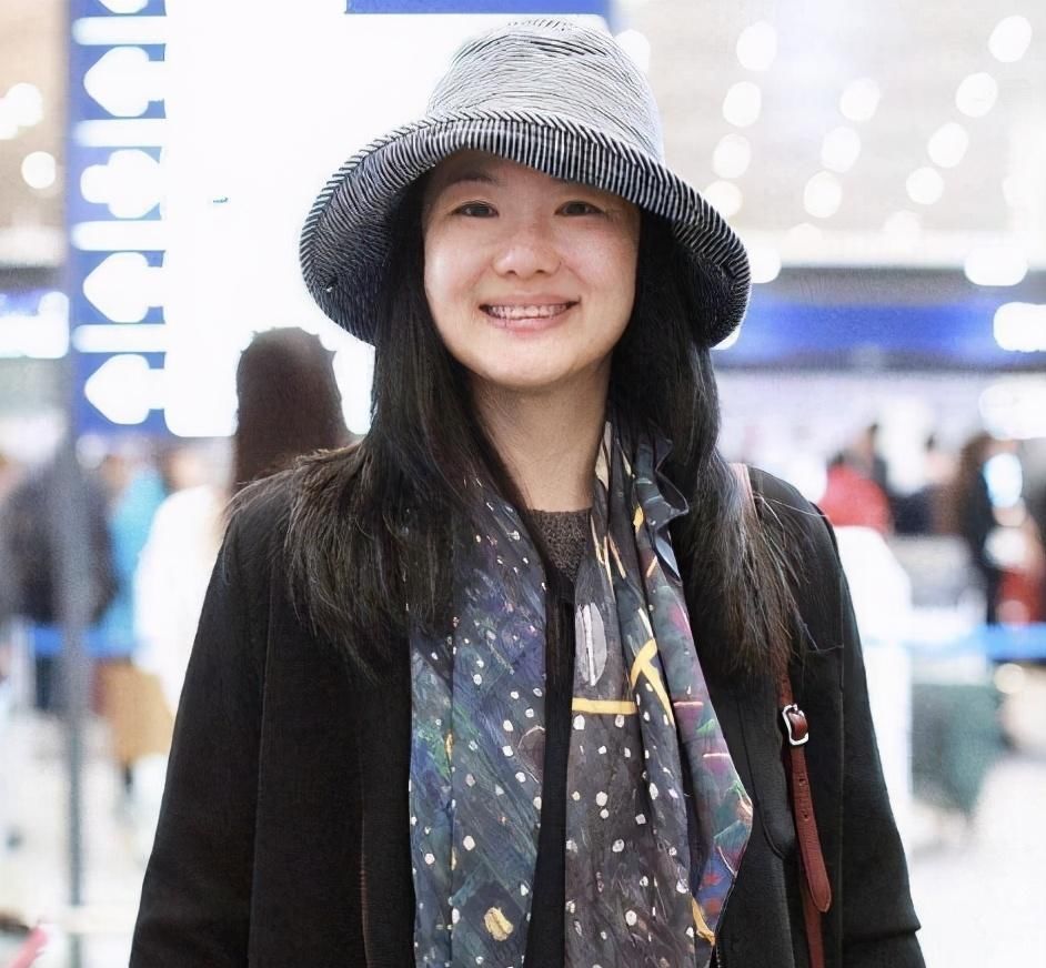 咏梅和陶虹罕见同框，一个自然衰老一个积极抗老，如今容貌大不同