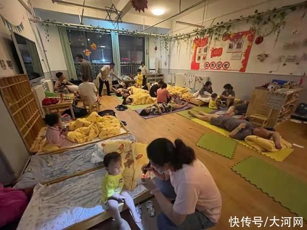 幼儿园|郑州一幼儿园暴雨救助126人，幼儿39人