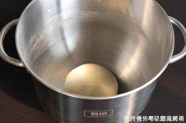 这面包跟棉花一样软,植物油做椰蓉酱竟比黄油还好吃,配方全赠送