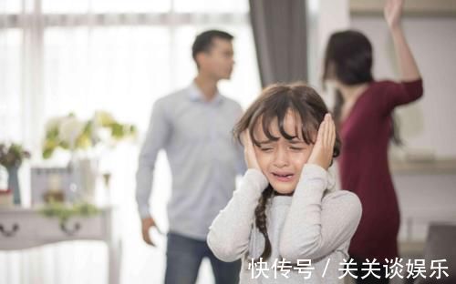 母亲|宝宝奖状拿到手软,母亲却笑不出来,网友:这能笑得出来?