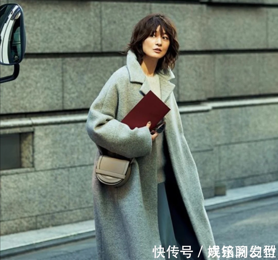 大衣 她才是五十多岁女人的穿衣榜样!简单耐看又高级,优雅大气又减龄