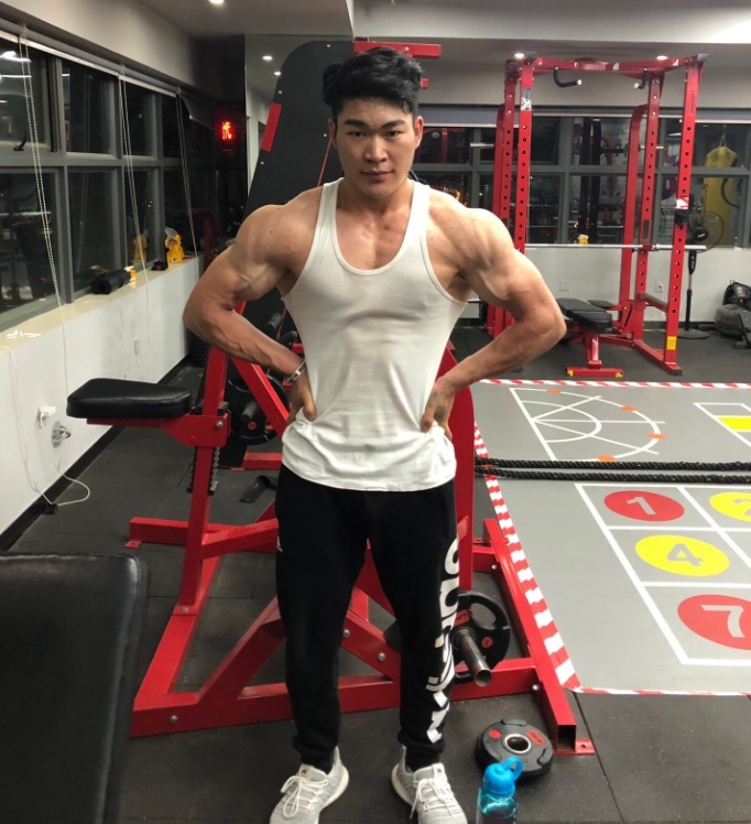 小毛睿|健身前骨瘦如柴,健身后蜕变成强壮的肌肉男,真励志!
