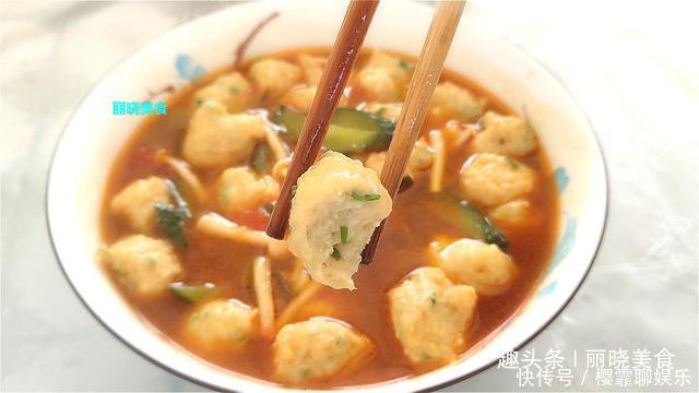 白玉菇|黄瓜别凉拌了,加一块鸡脯肉,简单一炖,汤鲜肉嫩,全家都抢着吃