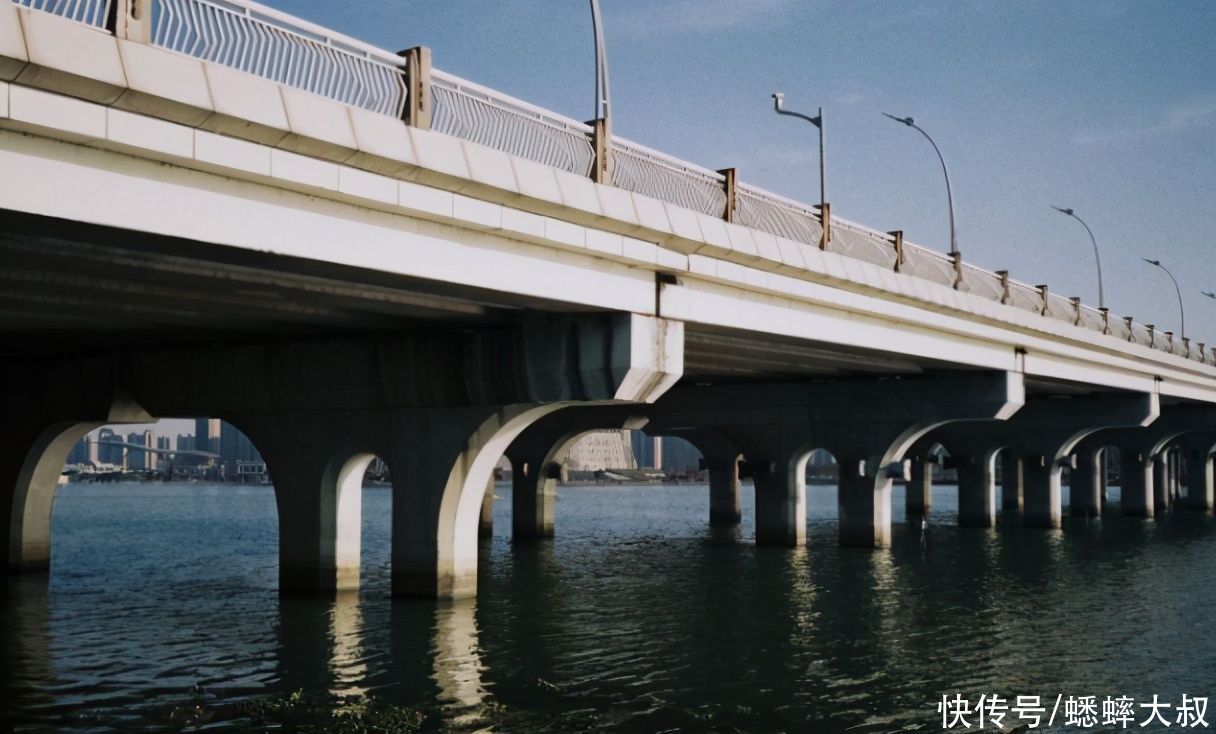 江苏一情侣景点，内部以水绕园，随水赋景，拥有“西湖”游玩乐趣