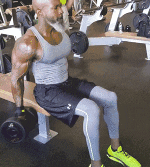 哑铃|“哑铃向上弯曲”这个动作,长期坚持,二头肌会越发饱满