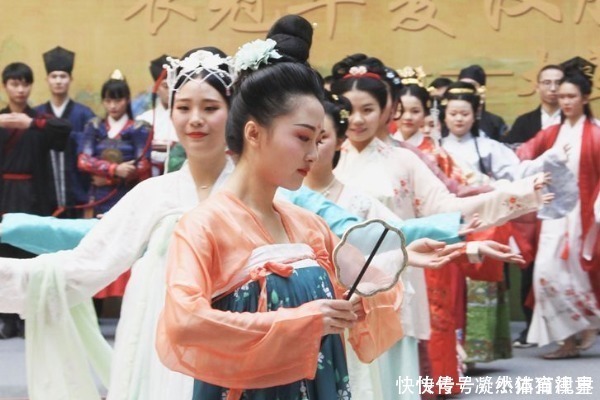 床单|汉服为啥一夜之间火起来了?只因当年披床单的熊孩子长大了?