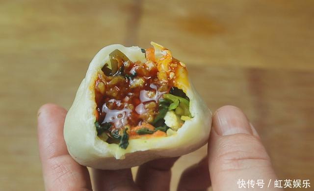 包子这样做,薄皮大馅不用发面,10分钟一锅,出锅就被抢光