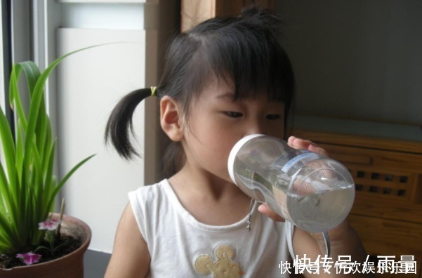 点心|提醒别在3个时间强迫孩子喝水,容易积食还伤脾,父母长点心
