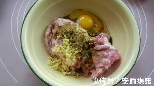 蒸饺好吃有诀窍,学会这样做,皮儿软韧,馅儿鲜香,蒸一锅不够吃