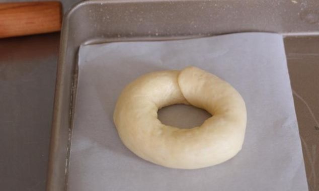 面粉|甜甜圈别再买,五勺面粉两颗鸡蛋,做着比麻花简单,比油条好吃