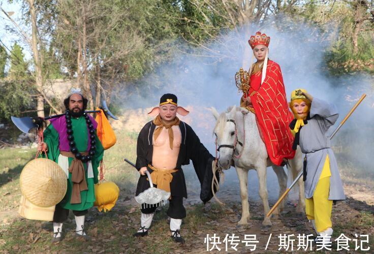 貂蝉!秀才出上联:“抱西施,遇昭君,问貂蝉,想贵妃”,下联很有水平