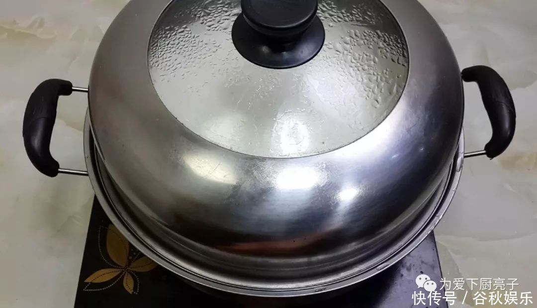 1碗米饭，3勺糯米粉，擀杖一搅，做出创意小零食，比春卷好吃十倍