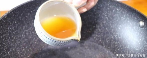  这不是水果，但有一个和水果一样的名字，皮脆，形似羊角