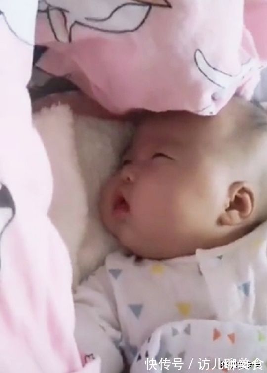 月子|爸爸在家看孩子,妈妈不放心提前回家,迫不及待开门一看,笑喷了