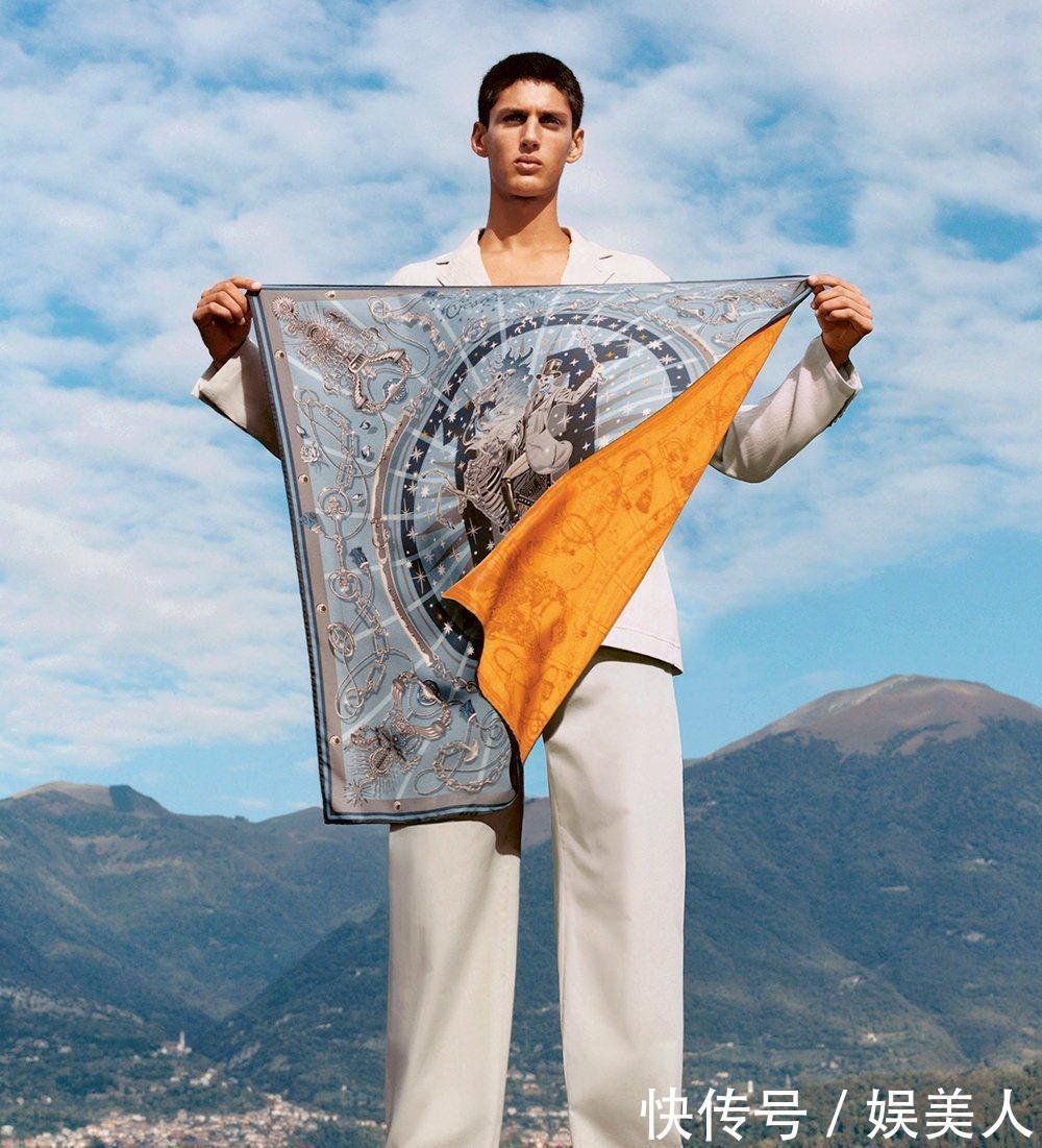 丝巾怎么戴才时髦？绑在手腕上当手链很潮，变成发带也很酷