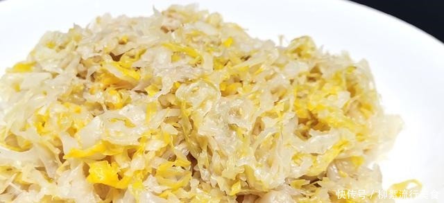 一到冬天,就爱吃这道东北“炖菜”,酸爽开胃,吃起来解馋又保暖