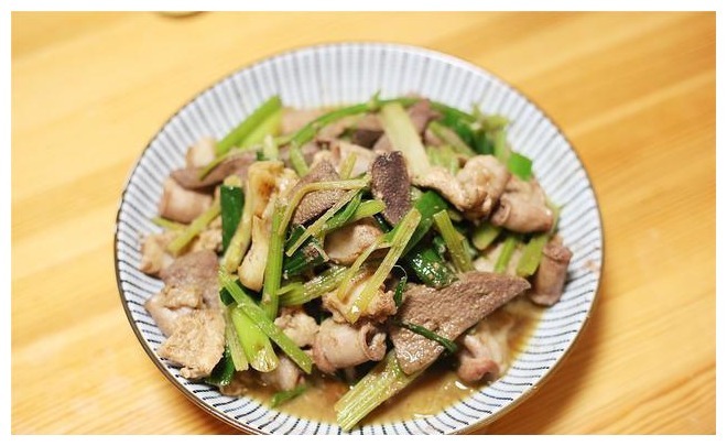闺蜜出差到我家里玩,我特意下厨做了一桌菜,饭后她都不想走了!
