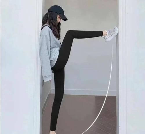 还穿阔腿裤吗？2021流行的裤子是它