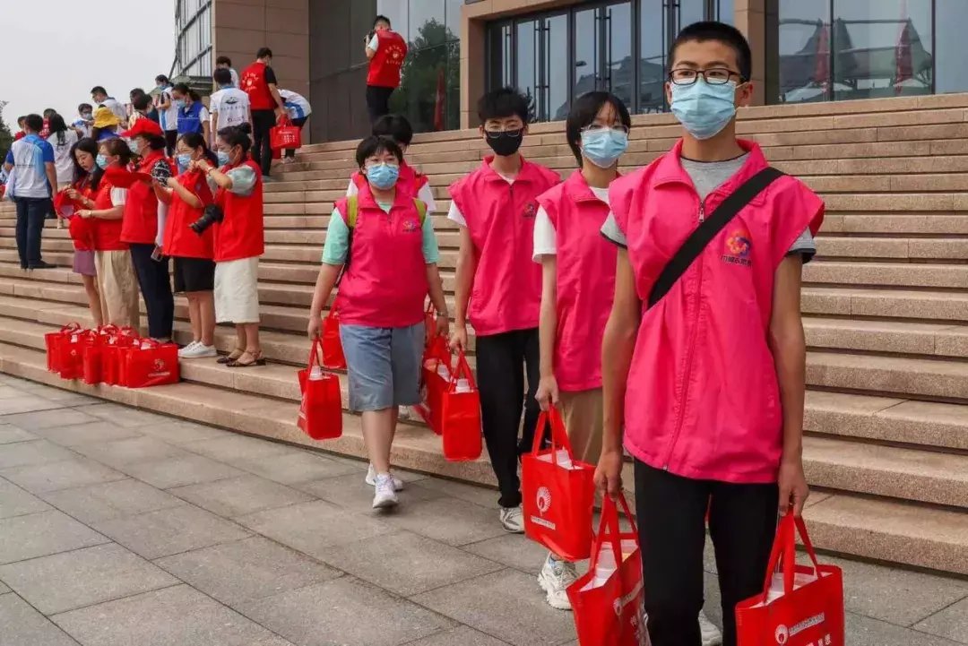 威海|威海荣成启动“爱心待用 夏送清凉”志愿服务项目