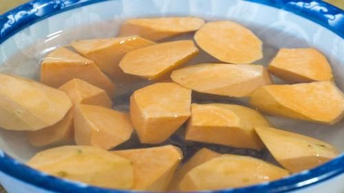 五花肉老做法，上锅蒸一蒸就出锅，一层比一层香，好吃不腻口