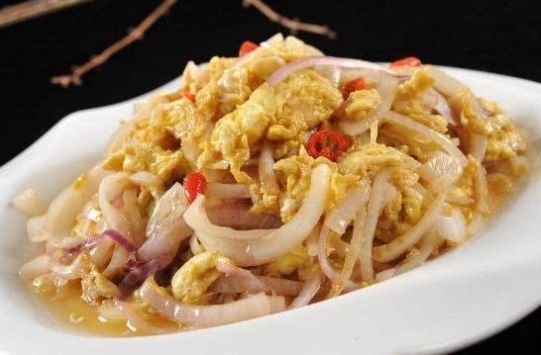 鸡蛋|炒洋葱时加“一宝”,每天炒一盘,赶走癌细胞,血管也通畅了