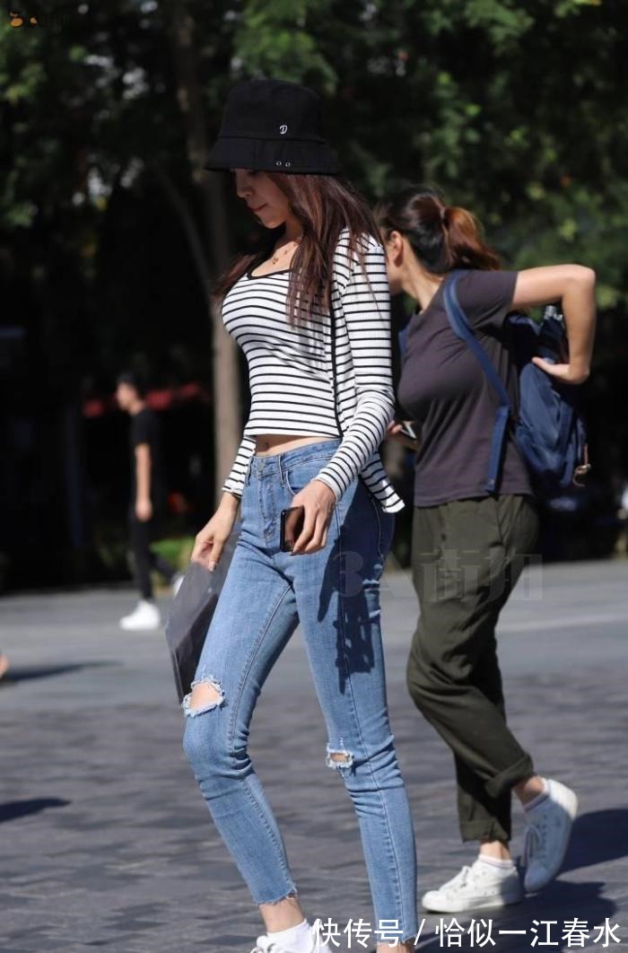经典|街拍 经典穿搭牛仔裤还是紧一点更显好身材