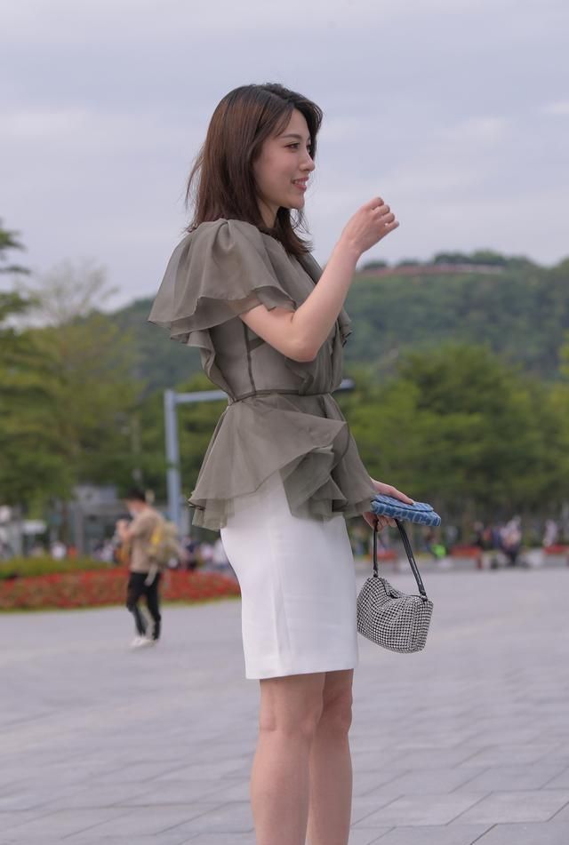 裙子 洋气精致的连衣裙穿搭十分衬气质,展示美好身材,时尚多姿