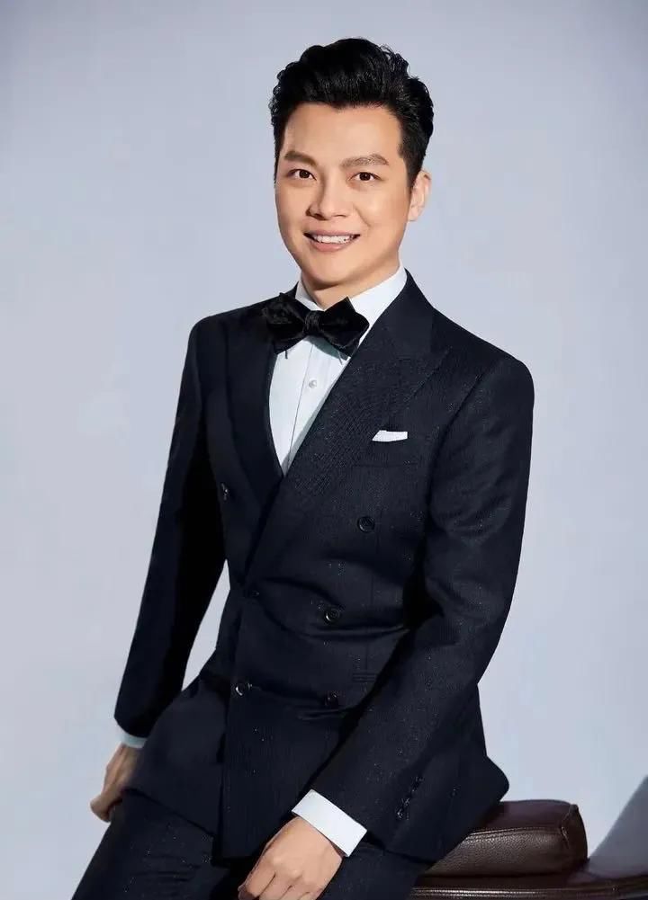 2021年春晚有惊无险：龙洋口误，任鲁豫力挽狂澜，完美卡点倒计时