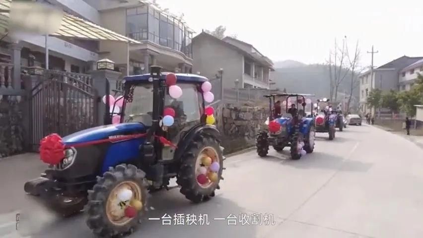 拉风！最强农机迎亲队：插秧机+收割机+旋耕机！