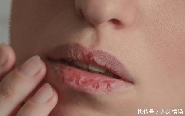 唇妆|记住涂口红的3个技巧,不伤唇还很上色,营造性感小嫩唇