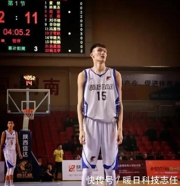 周琦|中国男篮超新星,19岁身高已比肩姚明,被誉为易建联接班人