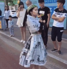 |搞笑GIF：妹子 你这套衣服不错 是你自己做的吧