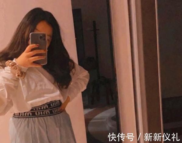 甘比|刘銮雄13岁长女晒奢侈品,名牌包用柜装,长相和爸爸如同复刻