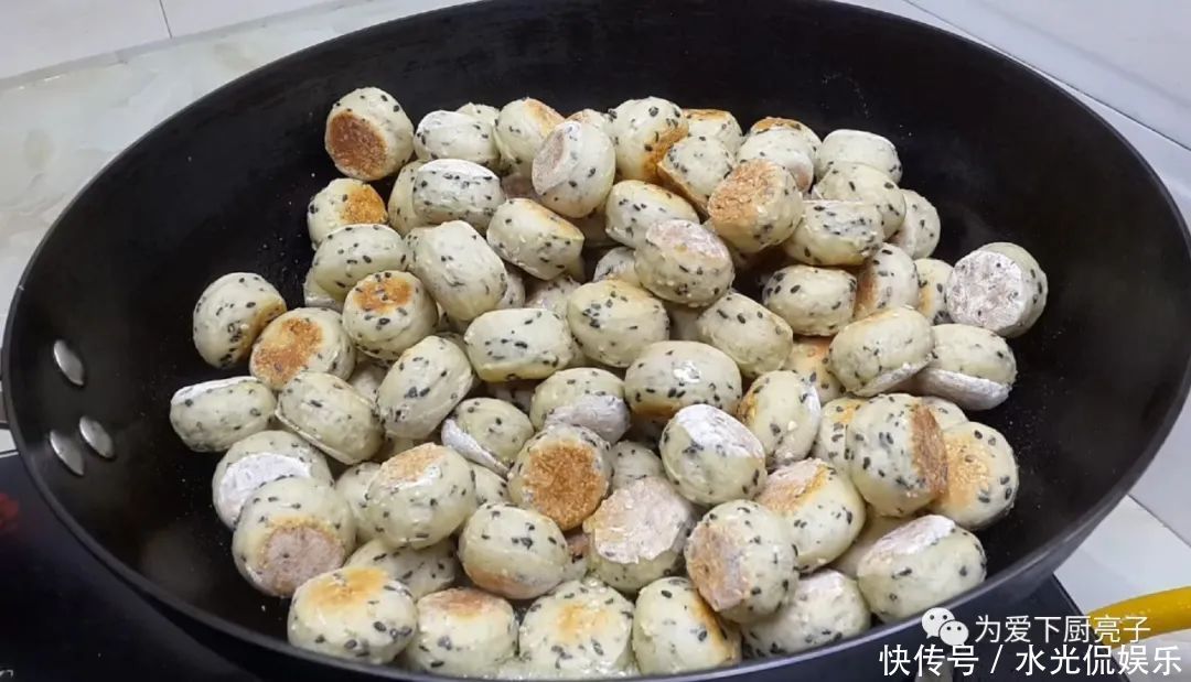 一滴水|2勺芝麻,5个鸡蛋,不加一滴水,比饼干做法简单,比馒头面包好吃