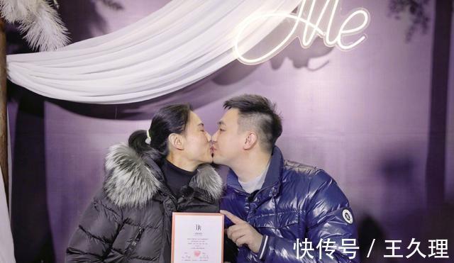 世锦赛|中国再添一世界冠军夫妻!泳坛帅哥求婚排球女神,郎才女貌太般配