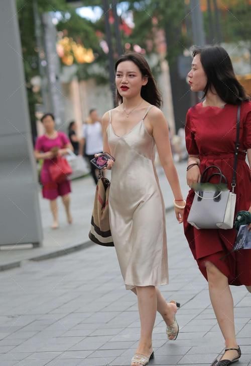 真丝 丝滑质感无袖连衣裙,名媛气质出众,一举一动显优雅