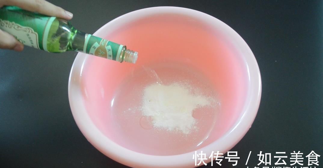 汗味|清洗毛巾别再用肥皂了, 用它泡一泡, 多脏多旧的毛巾也能洁白如新