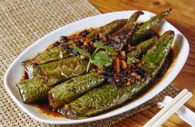 血液循|45岁大妈查出高血脂,引发脑梗,医生无奈2种素食,血脂升得快