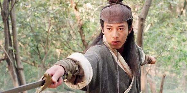 华山派#金庸小说里, 这个人自己武功不高, 却有四个天下无敌的传人!