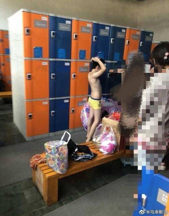 妈妈|“妈妈带儿子进女更衣室”引热议，网友建议设第三更衣室