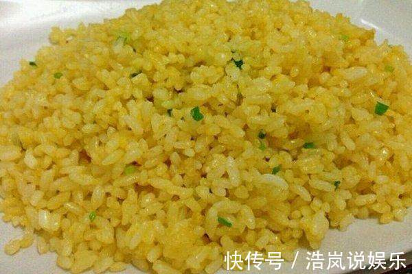 白饭|蛋炒饭先炒蛋还是先炒饭！这才是蛋炒饭的正确方式，粒粒金黄！