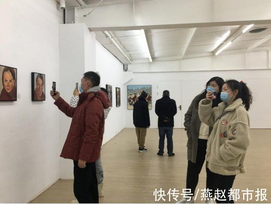 侧记@冬日里，这里能闻到花香——“北纬34°分明故土”王睿作品展侧记