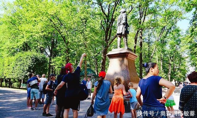 斯大林|它的壮美堪比法国凡尔赛宫，曾被希特勒看中，却被斯大林炸毁