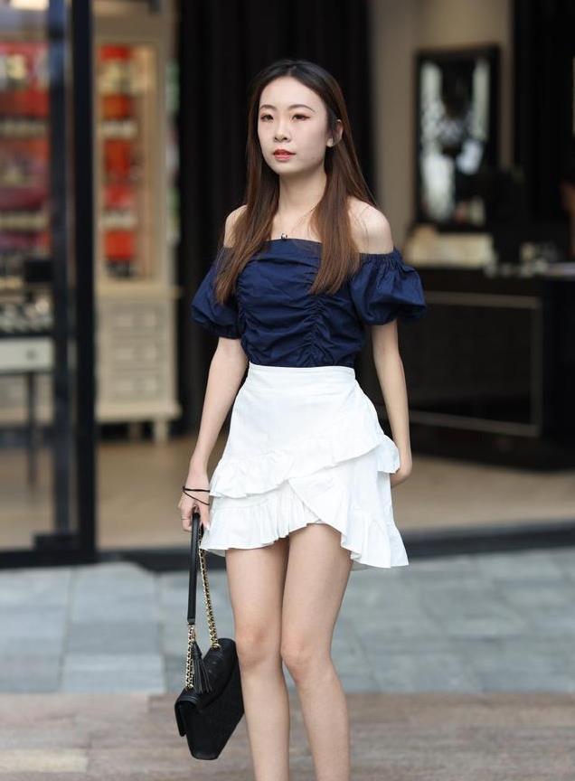 裙角|裙角飘扬的春装搭配,时髦又可爱的姑娘千万不要错过
