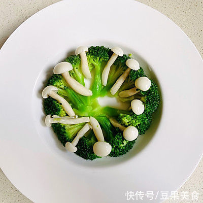 西兰花|#一口新年味，全家享佳味#年味菜乐享鱼