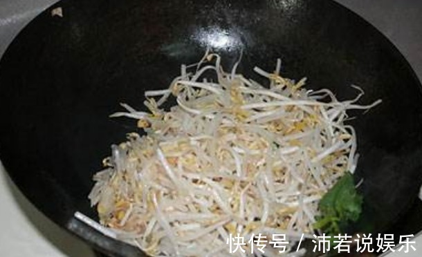 青菜|炒面的正确做法，不粘锅，根根分明，炒一大锅，大人小孩都爱吃