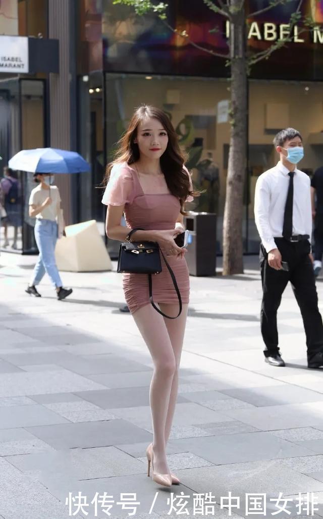 身姿|涟漪泡泡袖方领包臀裙,塑造优美身姿,展现优雅气质